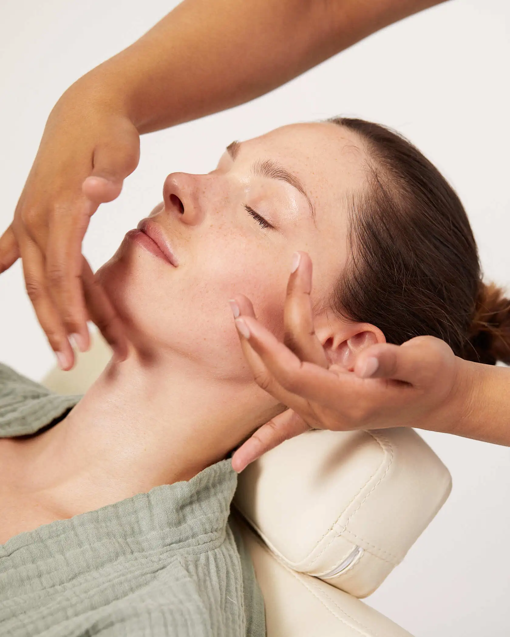 Visage gonflé : œdème, causes et solutions sur le long terme