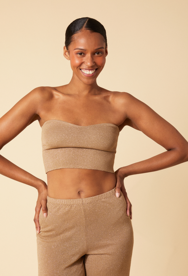 Nos offres Detox de début d'année 2026 2 Une femme qui a des petites vergetures sur le ventre