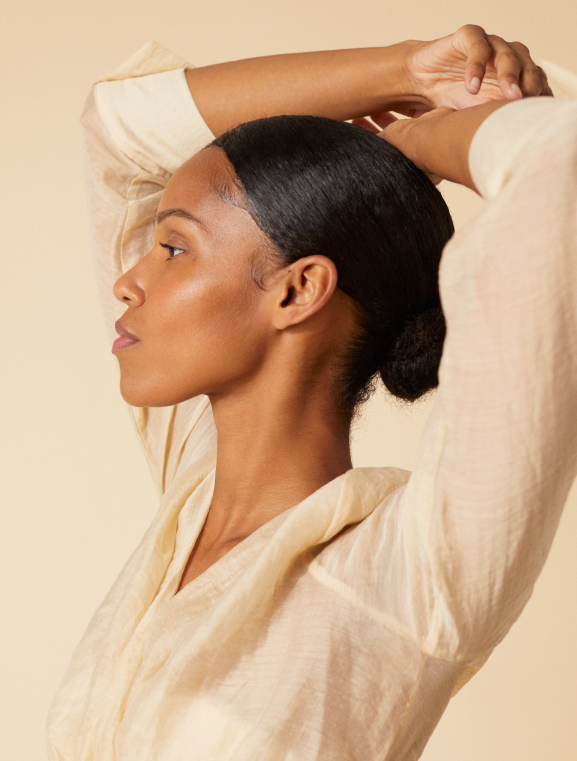 Rhinoplastie médicale 3 Une femme qui a fait une rhinoplastie médicale