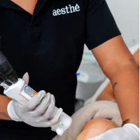 Séance épilation laser des oreilles