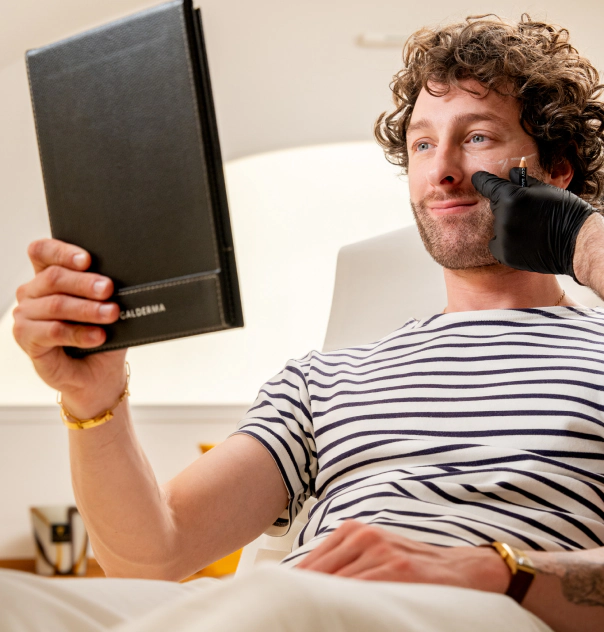 Un homme qui fait une consultation